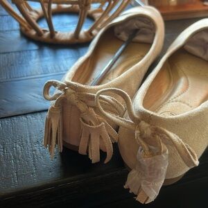NEW Size 8 Sueded Tan Flats Shoes Tassels